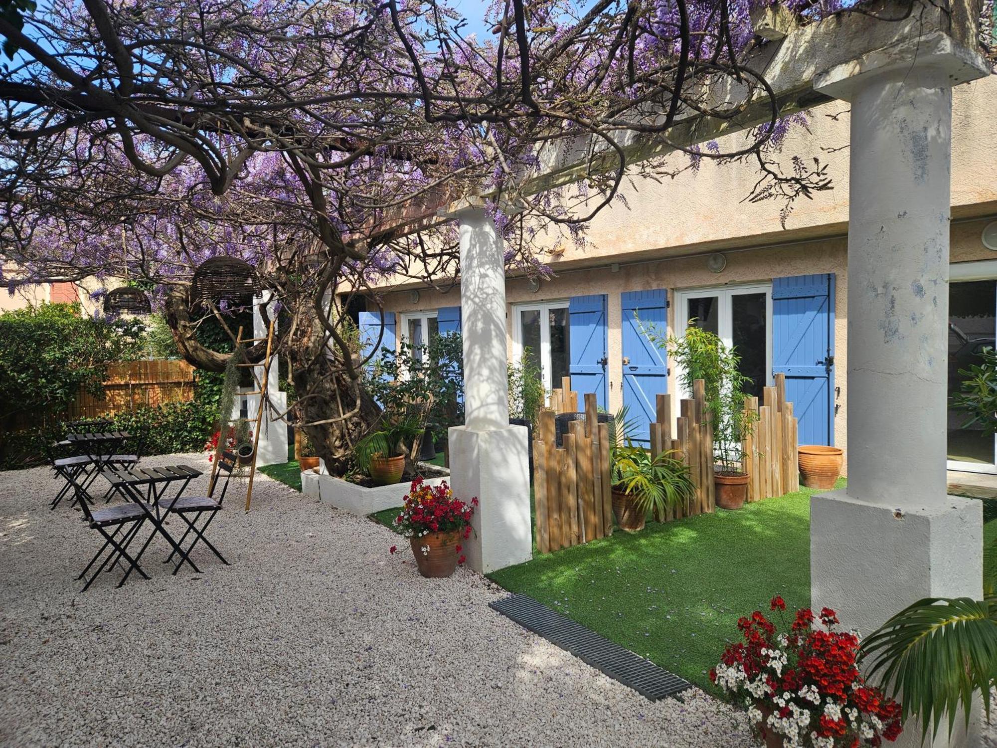 Hotel Chez Louis Les Issambres Esterno foto